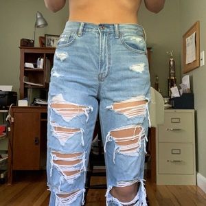 American Eagle Distressed Mom Jeans!